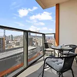 Apartament Stylish 19th-floor Klingerka With Stunning Castle Views & Free Parking Bratysława