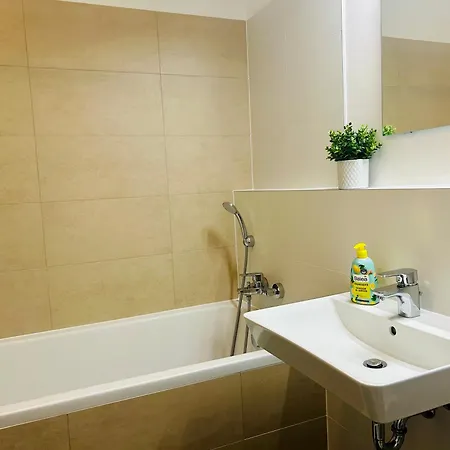 Διαμέρισμα Stylish 19th-floor Klingerka With Stunning Castle Views & Free Parking *