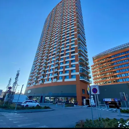 Stylish 19th-floor Klingerka With Stunning Castle Views & Free Parking アパート