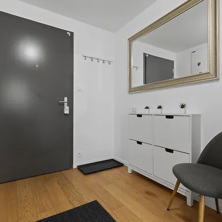 Stylish 19th-floor Klingerka With Stunning Castle Views & Free Parking