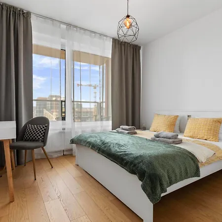 Stylish 19th-floor Klingerka With Stunning Castle Views & Free Parking *