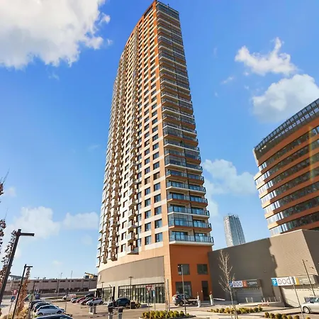 Stylish 19th-floor Klingerka With Stunning Castle Views & Free Parking 公寓