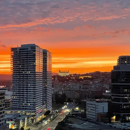 Apartament Stylish 19th-floor Klingerka With Stunning Castle Views & Free Parking *