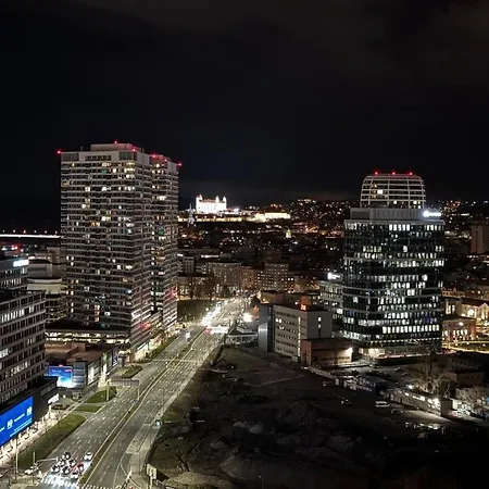 Stylish 19th-floor Klingerka With Stunning Castle Views & Free Parking