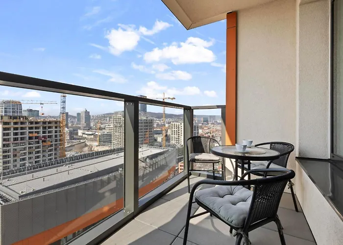 아파트 Stylish 19th-floor Klingerka With Stunning Castle Views & Free Parking 브라티슬라바