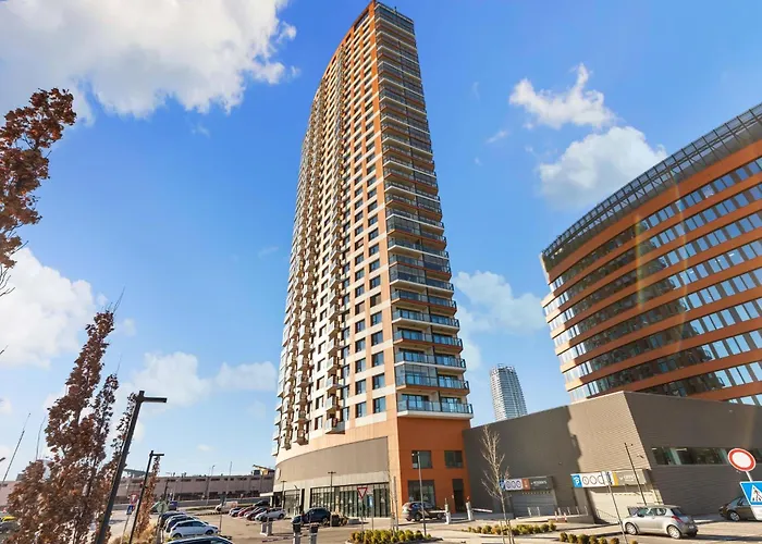Stylish 19th-floor Klingerka With Stunning Castle Views & Free Parking 아파트