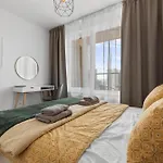 Stylish 19th-floor Klingerka With Stunning Castle Views & Free Parking Apartment *