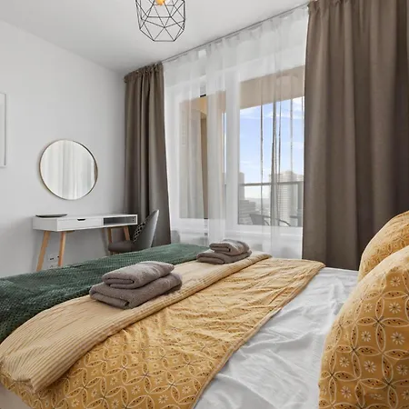 Stylish 19th-floor Klingerka With Stunning Castle Views & Free Parking Appartement *