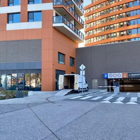 Stylish 19th-floor Klingerka With Stunning Castle Views & Free Parking *